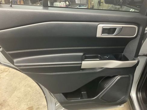 Used 2022 Ford Explorer XLT image 12
