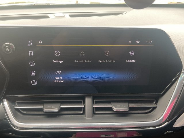 Certified 2025 Chevrolet Trax RS w/ Sunroof Package FWD image 14