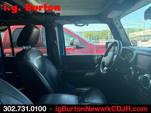 Used 2015 Jeep Wrangler Unlimited Sahara w/ Connectivity Group AWD/4WD image 6