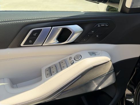 Certified 2025 BMW X7 M60i AWD/4WD image 14