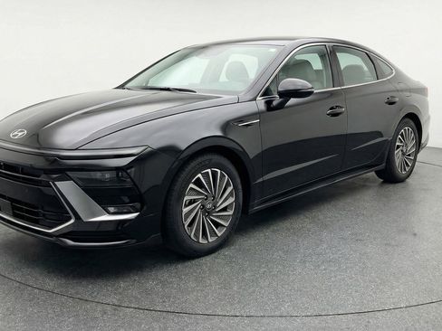 Used 2025 Hyundai Sonata SEL FWD image 3