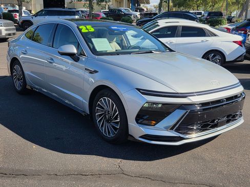 Used 2025 Hyundai Sonata Limited image 3