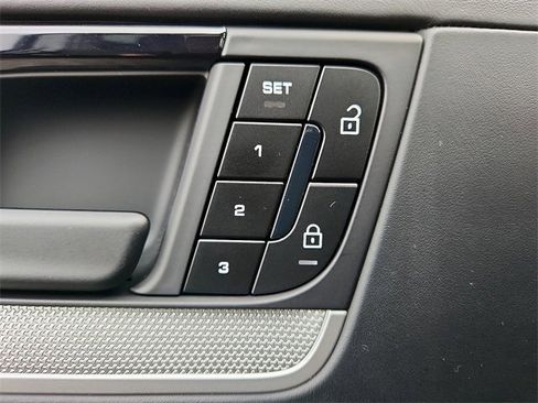 Used 2024 Porsche Cayenne Coupe image 26