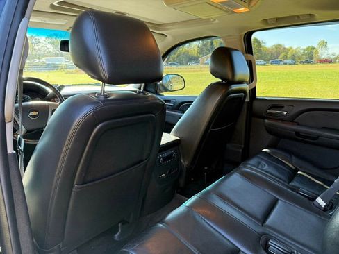 Used 2014 Chevrolet Suburban LT w/ Luxury Package image 35