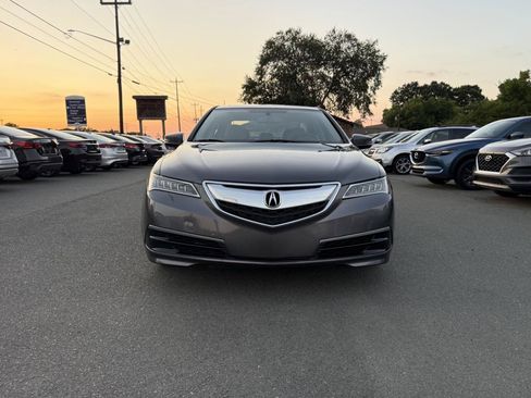 Used 2017 Acura TLX FWD image 2