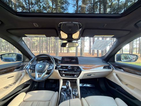 Used 2018 BMW 530e xDrive AWD/4WD image 2