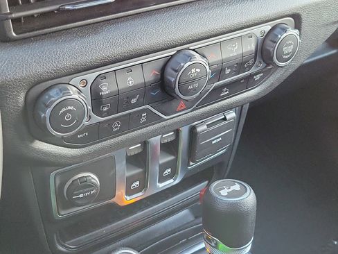 Used 2024 Jeep Wrangler Sport image 17