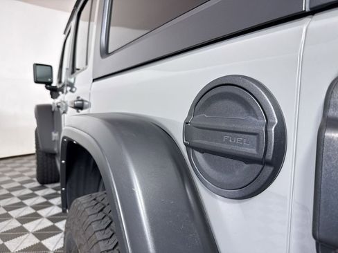 Used 2021 Jeep Wrangler Unlimited Rubicon w/ Cold Weather Group image 28