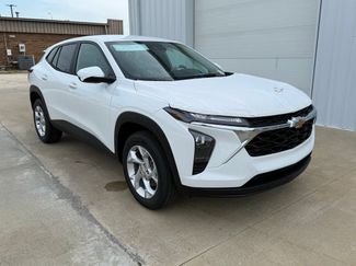 New 2026 Chevrolet Trax LS w/ LS Convenience Package FWD video 1
