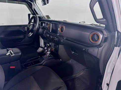 Used 2023 Jeep Gladiator Mojave w/ Cold Weather Group image 31