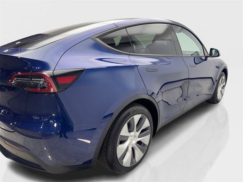 Used 2023 Tesla Model Y 2WD image 13