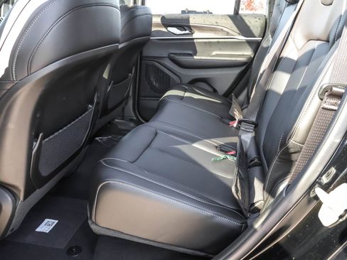 New 2025 Jeep Grand Cherokee Limited w/ Black Appearance Package image 14