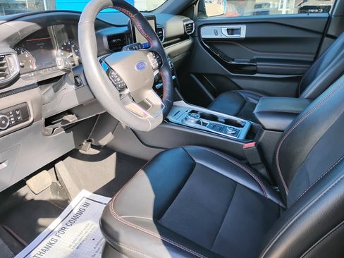 Used 2023 Ford Explorer ST-Line image 11