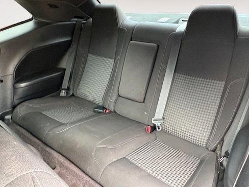 Used 2016 Dodge Challenger SXT RWD image 4