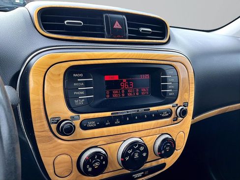 Used 2016 Kia Soul FWD image 22
