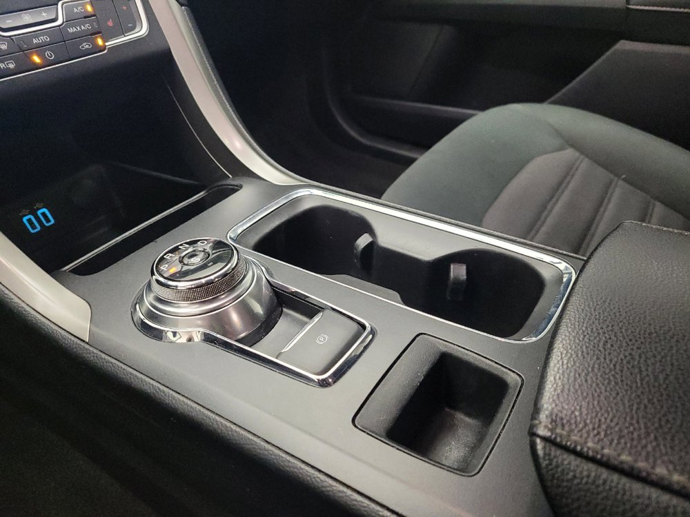 Used 2020 Ford Fusion SE AWD/4WD image 26