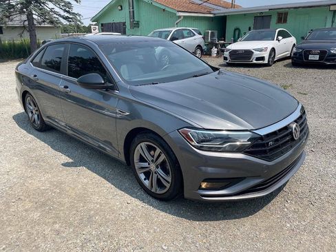 Used 2019 Volkswagen Jetta R-Line FWD image 4