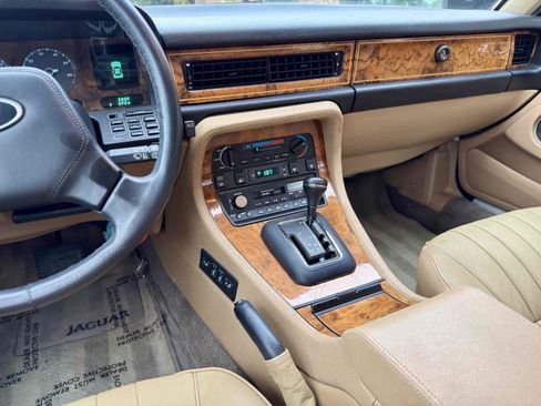 Used 1988 Jaguar XJ6 image 56
