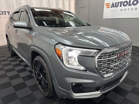 Used 2024 GMC Terrain Denali w/ Denali Premium Package AWD/4WD image 3