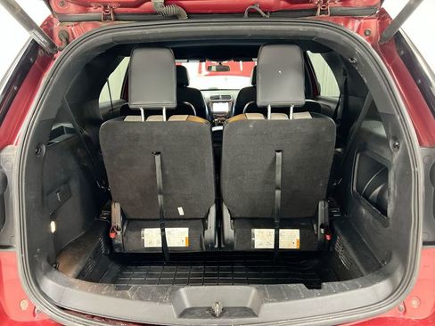 Used 2017 Ford Explorer XLT w/ Equipment Group 202A AWD/4WD image 25