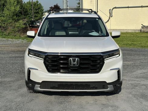 Certified 2025 Honda Pilot Elite image 3