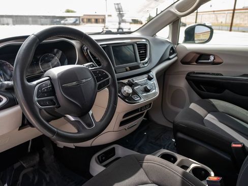 Used 2023 Chrysler Voyager LX FWD image 14