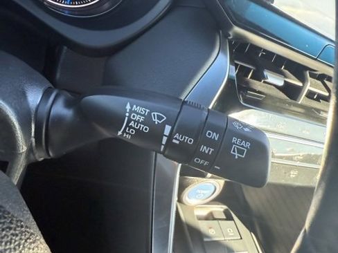 Certified 2021 Toyota Venza Limited image 25