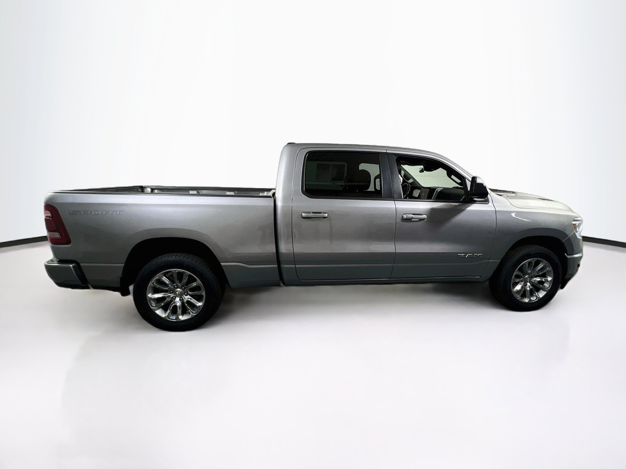 Used 2023 RAM 1500 Laramie AWD/4WD image 4