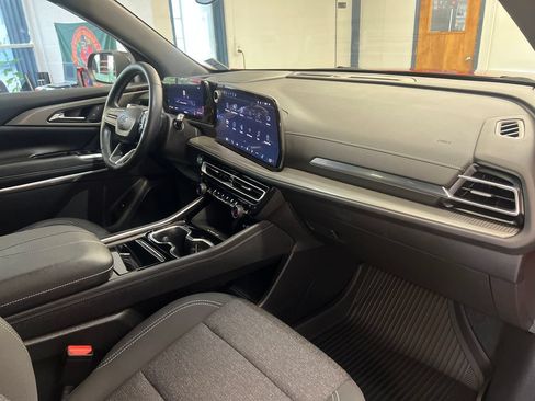 Used 2024 Chevrolet Traverse LT w/ Midnight/Sport Edition AWD/4WD image 43
