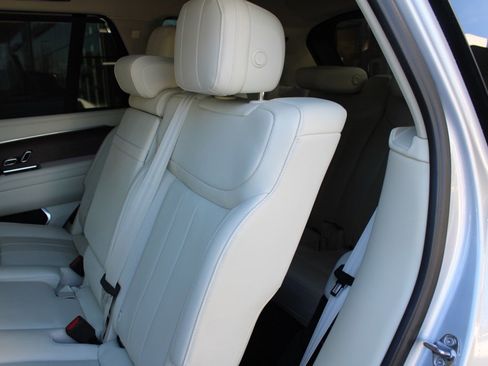 Certified 2024 Land Rover Range Rover Long Wheelbase SE image 36