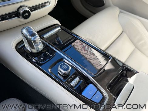 Used 2019 Volvo S60 T8 Inscription image 24