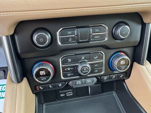 Used 2021 Chevrolet Tahoe Premier w/ Premium Package image 23