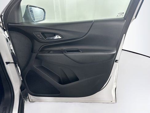 Used 2018 Chevrolet Equinox LT image 31