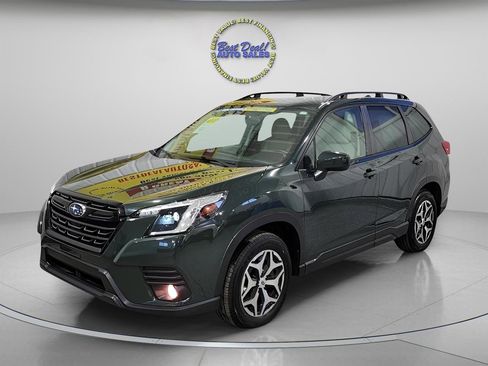 Used 2022 Subaru Forester Premium AWD/4WD image 2