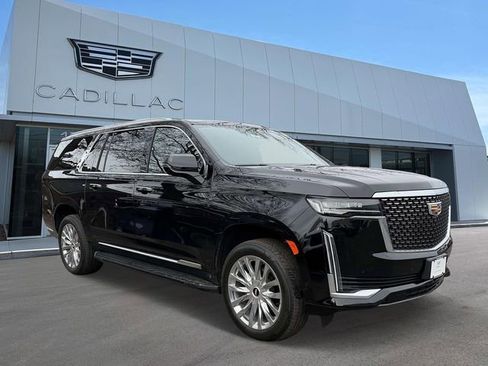 Used 2024 Cadillac Escalade ESV Premium Luxury image 2