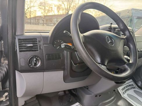 Used 2014 Mercedes-Benz Sprinter 2500 image 23