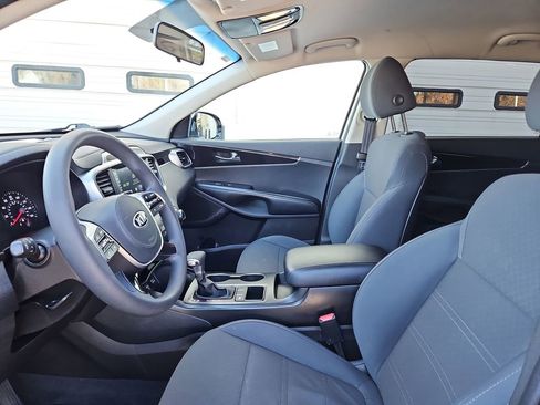 Used 2019 Kia Sorento LX image 19