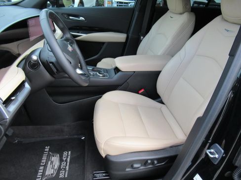 Certified 2024 Cadillac XT4 Luxury w/ Cold Weather Package FWD image 17