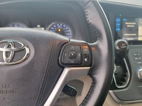Used 2015 Toyota Sienna XLE w/ XLE Navigation Package image 18