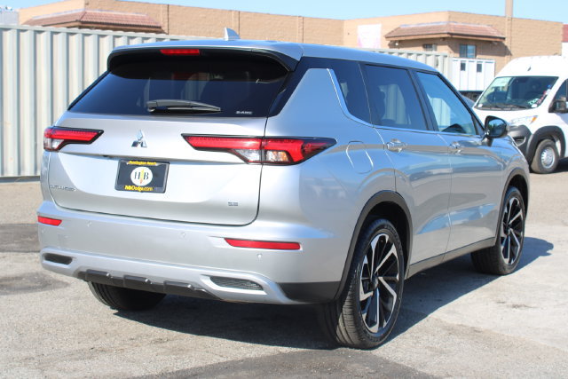 Used 2024 Mitsubishi Outlander SE AWD/4WD image 5