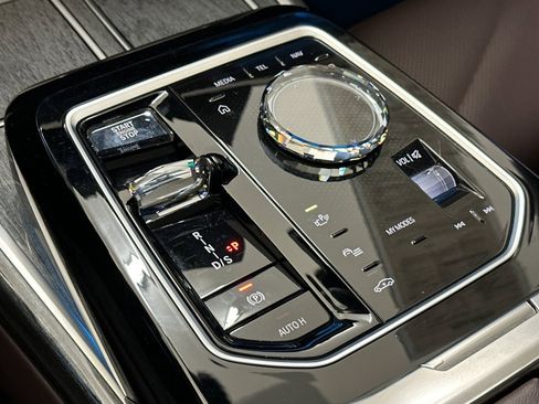 Certified 2023 BMW 740i w/ Parking Assistance Package image 18