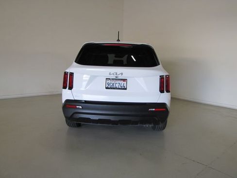 Used 2023 Kia Sorento LX FWD image 23