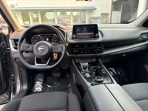 Used 2023 Nissan Rogue S AWD/4WD image 12