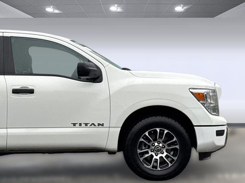 Used 2023 Nissan Titan SV image 33