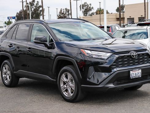 Used 2022 Toyota RAV4 XLE w/ Carpet Mat Package (TMS) AWD/4WD image 3