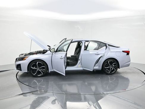 Used 2023 Nissan Altima 2.5 SR w/ SR Premium Package FWD image 28