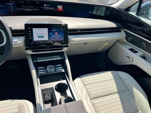 New 2026 Lincoln Nautilus Reserve AWD/4WD image 16
