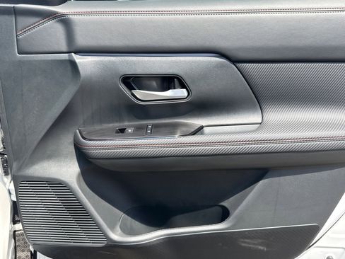 New 2025 Nissan Kicks SR w/ Illumination Package image 14