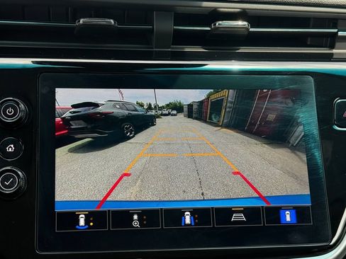 Used 2023 Chevrolet Bolt LT w/ Infotainment Package FWD image 16