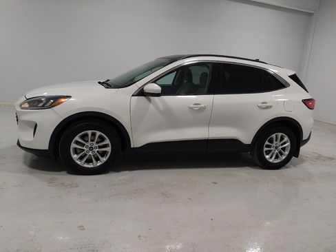Used 2021 Ford Escape SE image 2